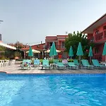 Paradise 4*