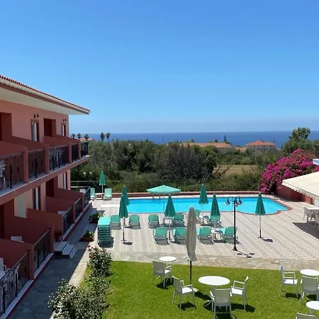 Paradise Aparthotel 4*